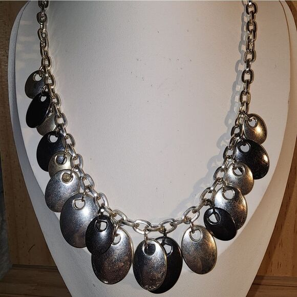 Liz Claiborne Silvertone Cha Cha Necklace 20" - Picture 6 of 7